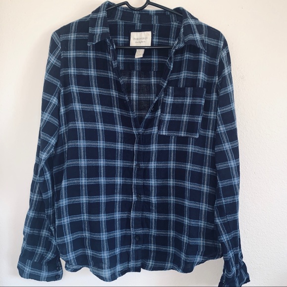 •• Navy loose fitted Plaid flannel•• - Picture 1 of 3